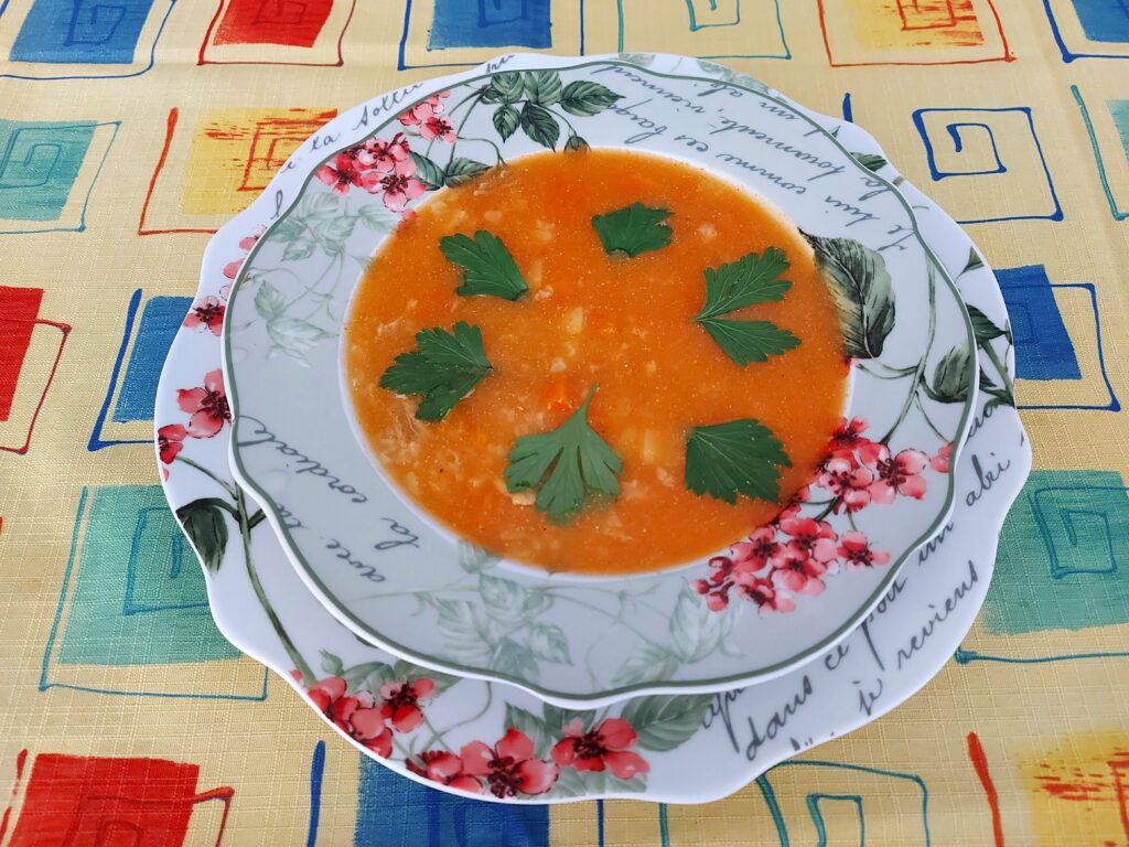 Tomato soup with rice and meat
