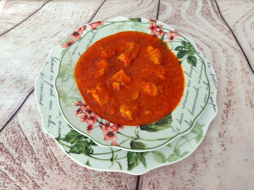 Spanish meat stew in tomatoes Carne con tomate